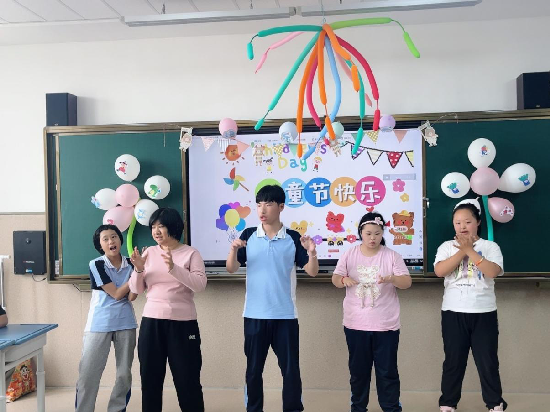 才藝表演《媽媽你真好看》.png